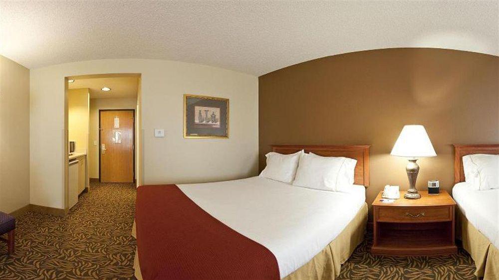 Holiday Inn Express Hotel & Suites Columbus By Ihg Kültér fotó