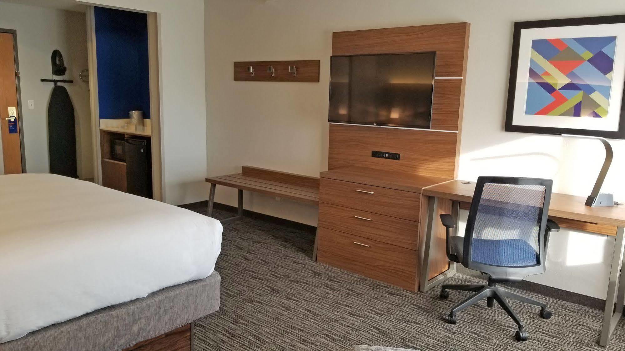 Holiday Inn Express Hotel & Suites Columbus By Ihg Kültér fotó