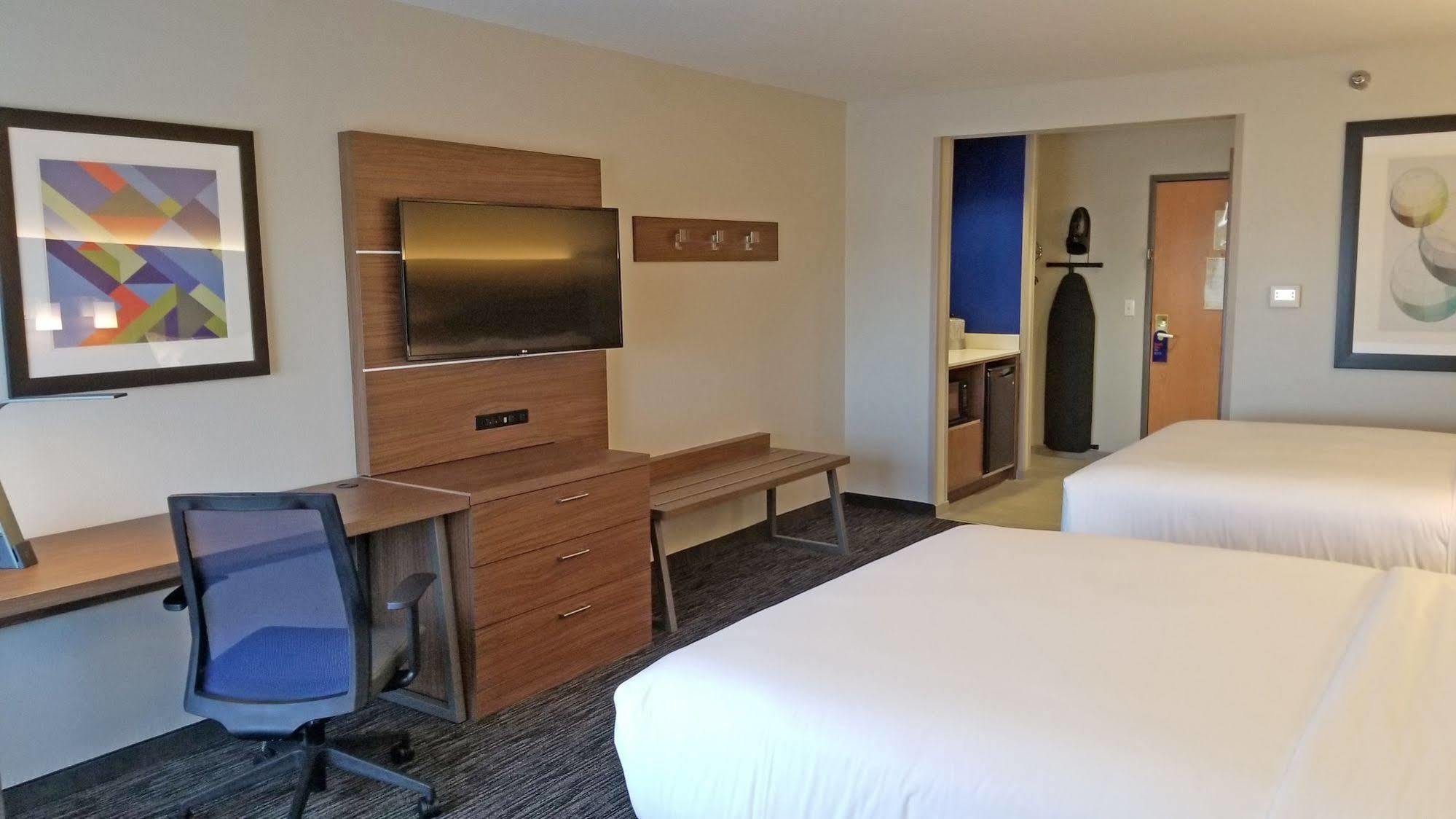 Holiday Inn Express Hotel & Suites Columbus By Ihg Kültér fotó
